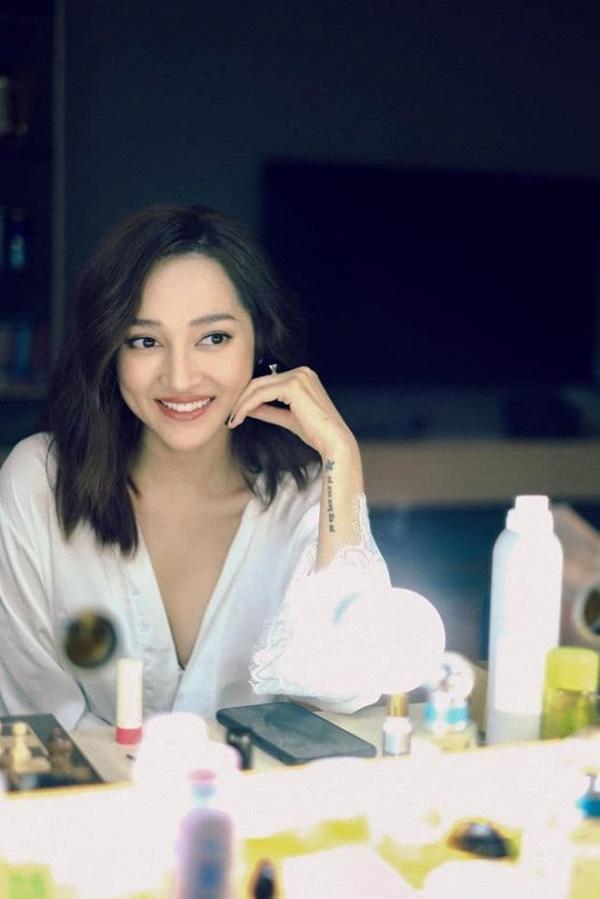 Bảo Anh hài hước: "Make-up sương sương chờ fan thương qua rước".