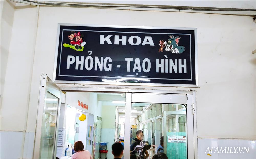 Tai nạn kinh hoàng: Bé gái 11 tuổi bị quấn tóc, lóc toàn bộ da đầu khi phụ mẹ xay nước đá-1