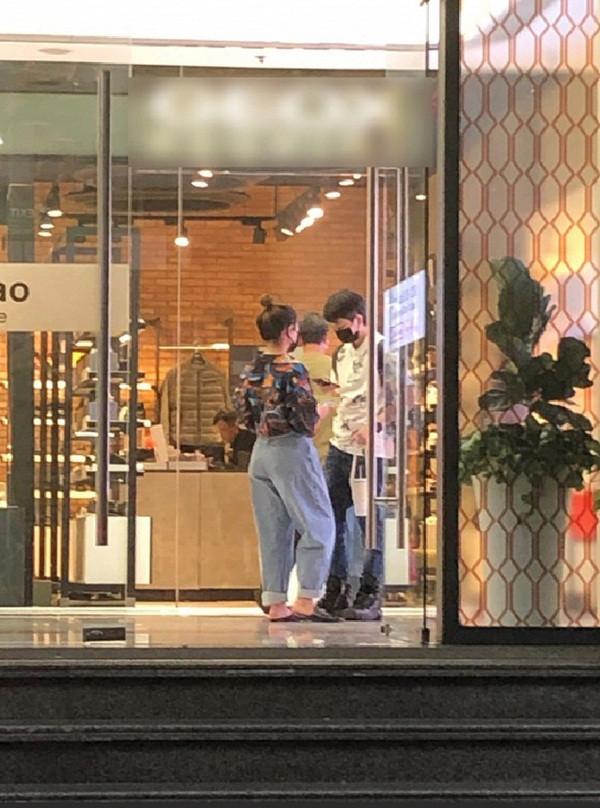 Du lịch cùng gia đình, Hoàng Thùy Linh - Gil Lê lộ loạt hình cực tình tứ-2