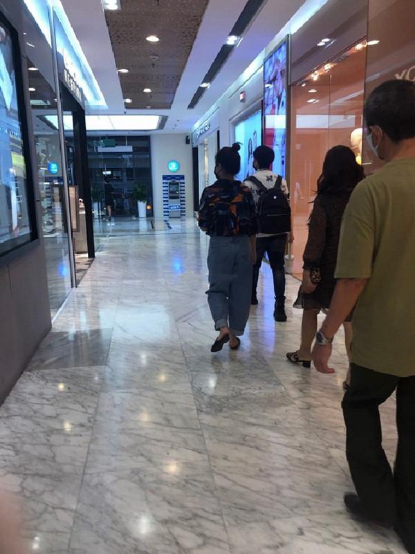 Du lịch cùng gia đình, Hoàng Thùy Linh - Gil Lê lộ loạt hình cực tình tứ-3