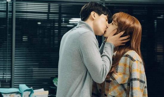 Sửa điều hòa giúp cô hàng xóm trẻ đẹp, tôi rơi vào ổ nhền nhện không thể thoát ra-2