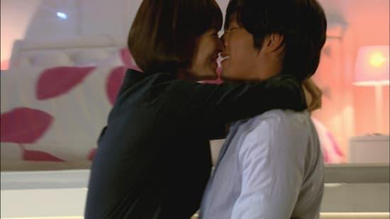 Cảnh quay Song Hye Kyo vỗ mông Hyun Bin bỗng sốt trở lại khi tin đồn tái hợp rộ lên trên mạng-2