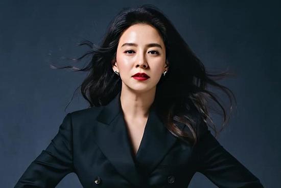 'Mợ ngố' Song Ji Hyo được khen quyến rũ một cách tự nhiên