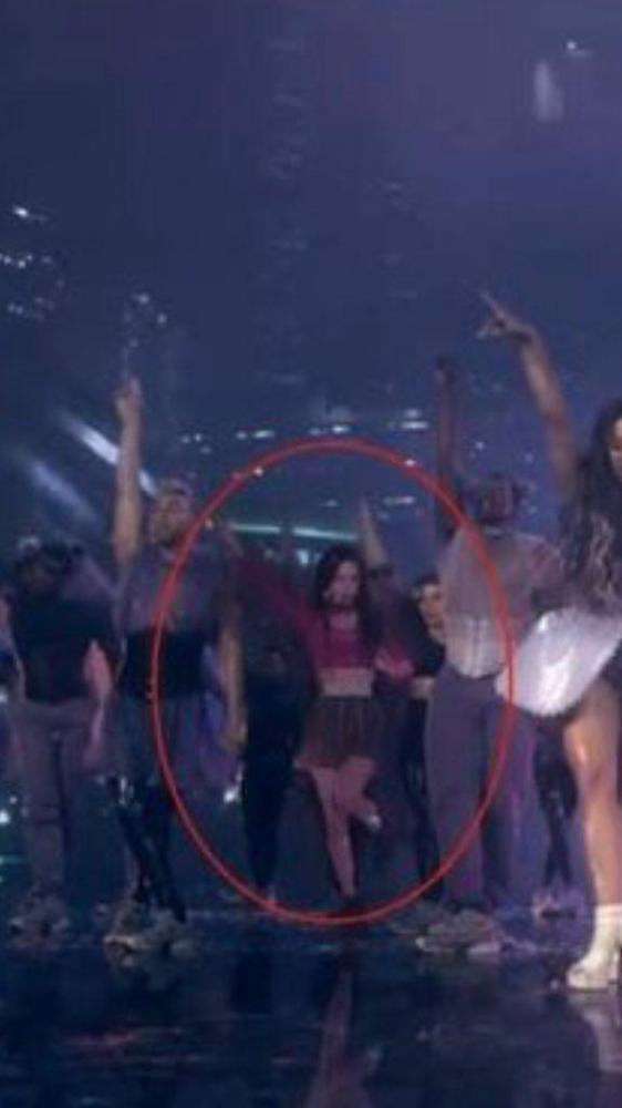 Sửng sốt khi BLACKPINK bất ngờ xuất hiện trong MV Rain On Me với vai trò... vũ công phụ hoạ cho Lady Gaga và Ariana Grande?-3