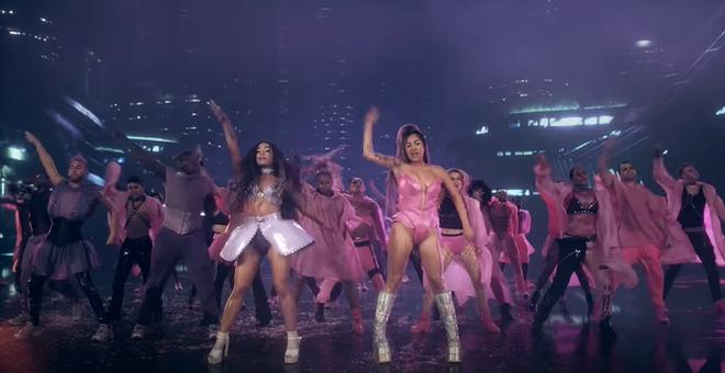 Sửng sốt khi BLACKPINK bất ngờ xuất hiện trong MV Rain On Me với vai trò... vũ công phụ hoạ cho Lady Gaga và Ariana Grande?-7