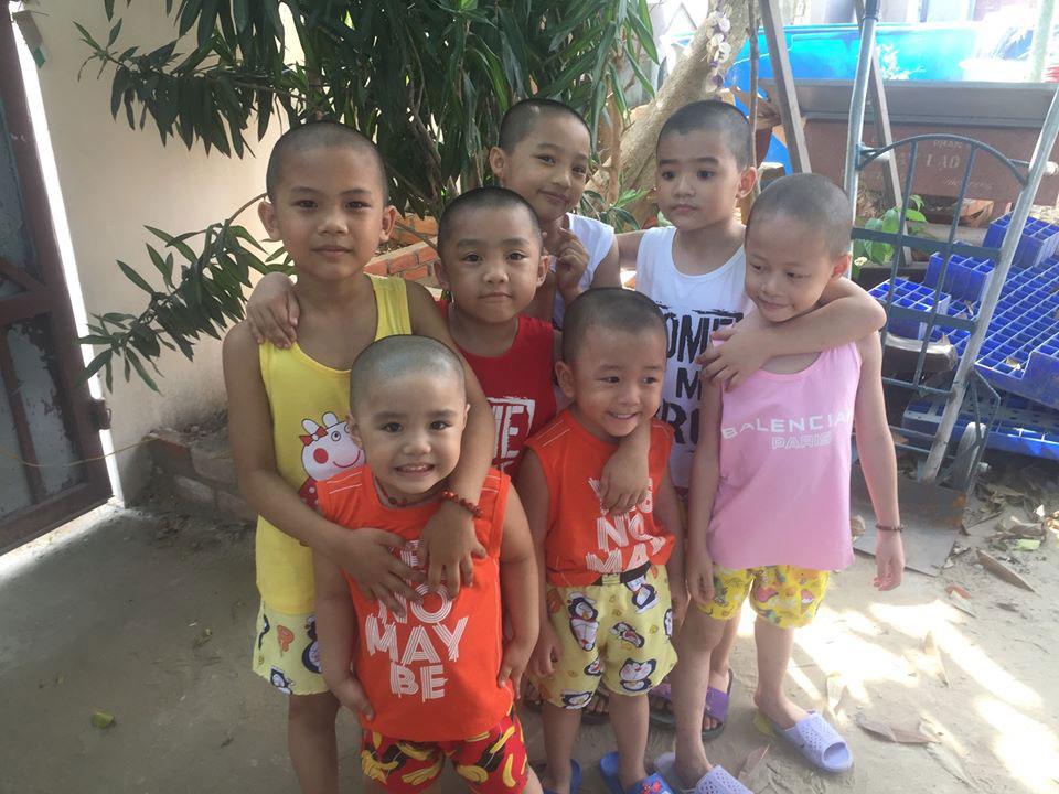 Bất ngờ trước ngoại hình cao lớn của 5 chú tiểu từng gây bão tại Thách Thức Danh Hài-6