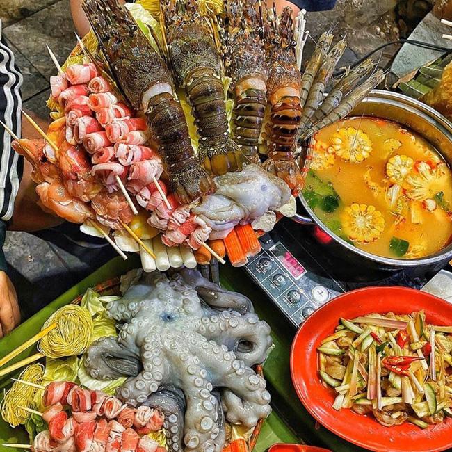 Quán lẩu ở Hà Nội bị khách tố bán đồ ăn vừa đắt lại dở, nhưng lầy nhất là nhân viên phục vụ tự ý dùng điện thoại và Facebook của khách để review 5 sao?-1