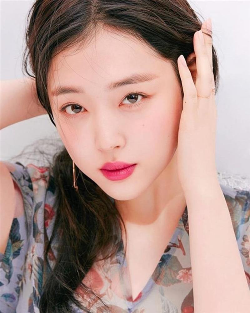 Những nàng công chúa Kpop: Jennie - Sulli được cưng chiều, Xiyeon bị hắt hủi xót thương-6