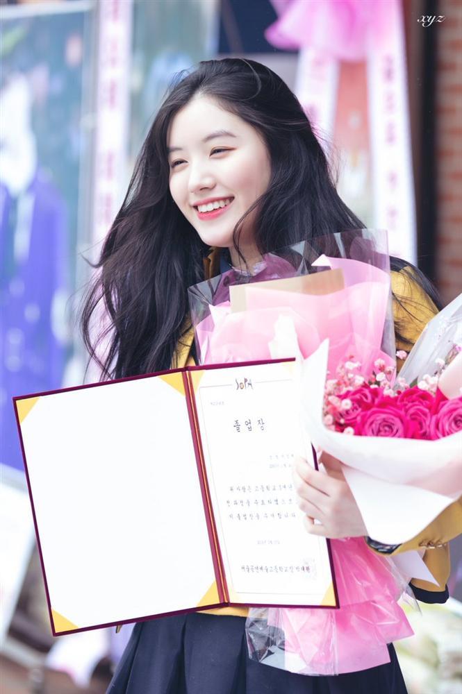 Những nàng công chúa Kpop: Jennie - Sulli được cưng chiều, Xiyeon bị hắt hủi xót thương-12