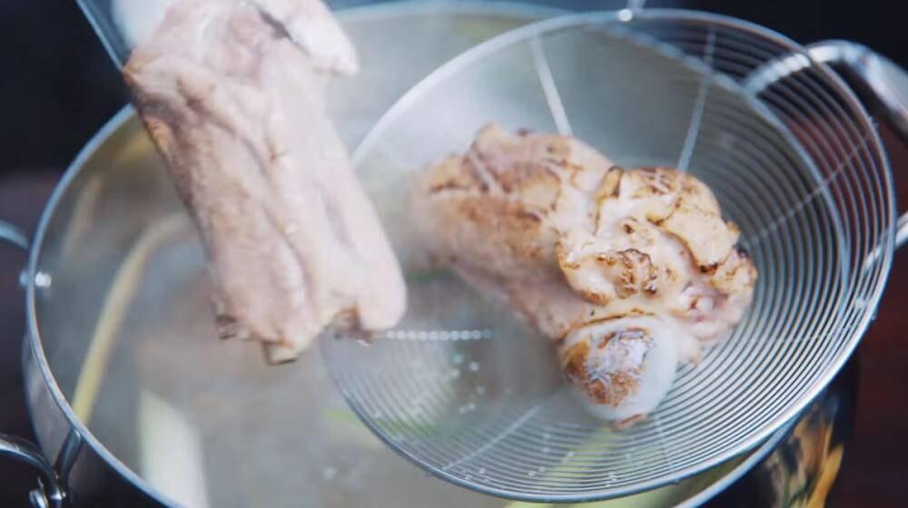 Thêm thìa gia vị này rang chín, nước xương hầm trong, ngọt sâu, hết sạch cả mùi hôi-1