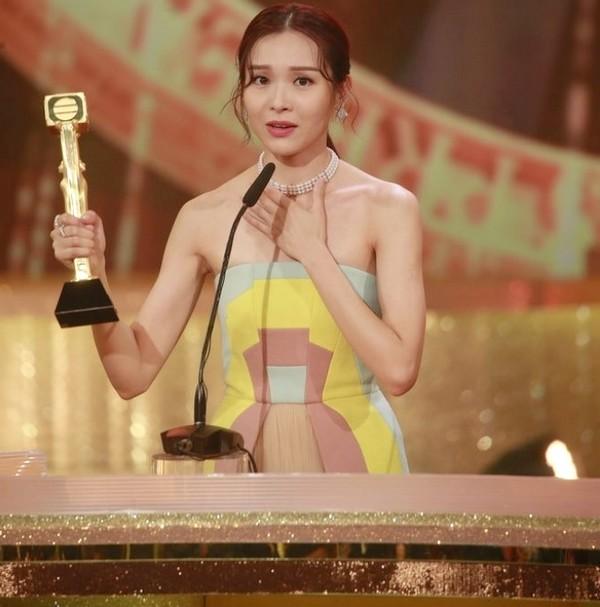 5 diễn viên TVB đoạt giải Thị Đế - Thị Hậu bị khán giả ném đá kịch liệt-3