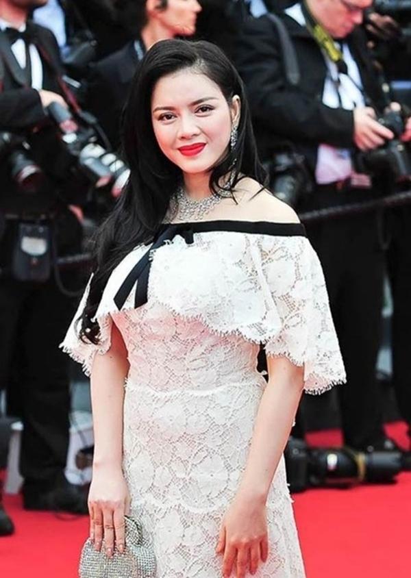 Lý Nhã Kỳ tham dự Liên hoan phim Cannes lần đầu vào năm 2013. Ở những năm đầu tiên, cô không tạo được nhiều chú ý ở sự kiện quốc tế danh giá này. Song bằng sự nỗ lực của bản thân, Lý Nhã Kỳ được ban tổ chức mời đích danh vào những năm sau đó. Năm 2017, cô được ban tổ chức thông báo chọn Việt Nam để quảng bá du lịch trong các nước thuộc châu Á. Người đẹp sẵn sàng chi 25 tỷ đồng, thiết kế một banner dài 10 m treo tại một lâu đài đối diện thảm đỏ Cannes nhằm giới thiệu hình ảnh nước nhà đến bạn bè quốc tế. Ngoài hoạt động quảng bá, Lý Nhã Kỳ đến xem và bình luận về những bộ phim tranh giải. Năm 2018, cô đến Cannes với vai trò đồng đầu tư, sản xuất phim Un Certain Regard. Với cô, đây là cơ hội hiếm có để gặp gỡ các nhà sản xuất, tích luỹ thêm kinh nghiệm cho môn nghệ thuật thứ 7.