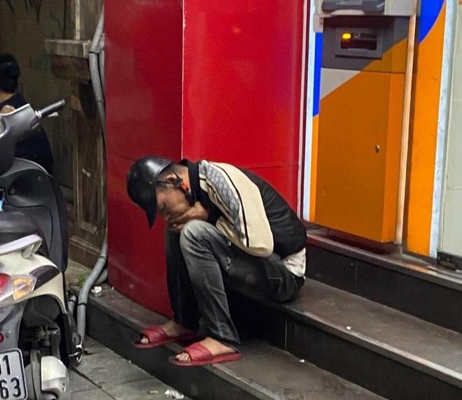 Sàm sỡ  cô gái ở cửa hàng tiện lợi, nam thanh niên bị bạn trai nạn nhân hạ đo ván trong nốt nhạc-2