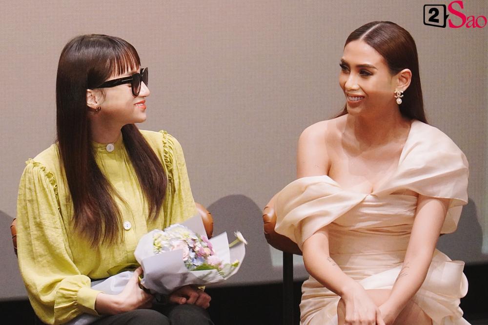 Hoàng Yến gợi cảm đến mức Hương Giang phải giúp siêu mẫu che chắn bớt độ bốc lửa-8