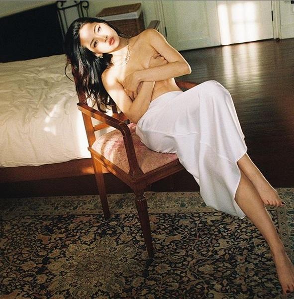 Hết thổ lộ đời tư tình cảm, Chi Pu lại gây sốc với hình bán nude nóng bỏng-1