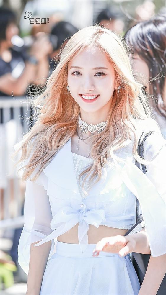 Nữ ca sĩ bị chỉ trích vì tấn công bạn cùng nhóm trên sân khấu là ai?-3