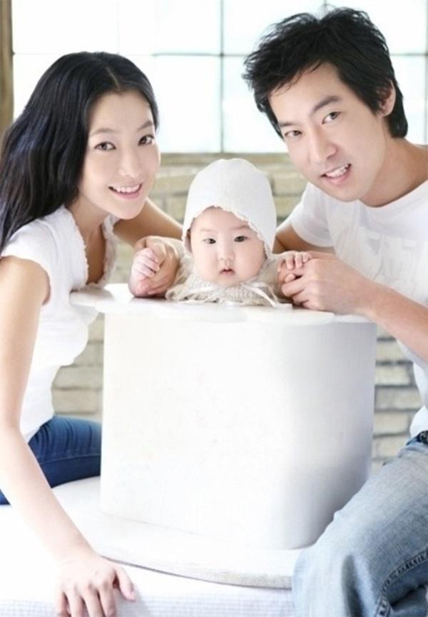 Kim Hee Sun: Từng đau đớn tới mức muốn giải nghệ, bỏ xứ ra đi vì ngoại hình con gái bị miệt thị-7