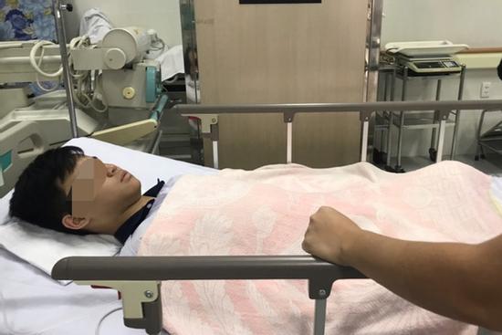 'Cây phượng đổ ngay trước mặt, con chạy không kịp'