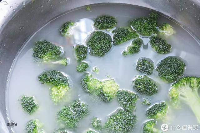 Thật sai lầm khi rửa súp lơ xanh trực tiếp với nước, thêm 2 bước nó mới sạch hoàn toàn-3