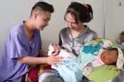 Cận cảnh 'mẹ bỉm sữa chăm con mọn' của người đàn ông Việt Nam đầu tiên mang thai