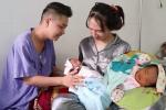 Người đàn ông Việt Nam đầu tiên sinh con xuất hiện rạng rỡ sau 1 tháng lâm bồn-8