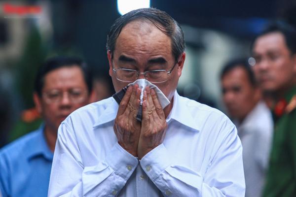 Vụ cây bật gốc đè chết học sinh lớp 6 ở Sài Gòn: Hiệu trưởng nói gì về thông tin cựu học sinh từng cảnh báo cây phượng có nguy cơ đổ từ trước?-5