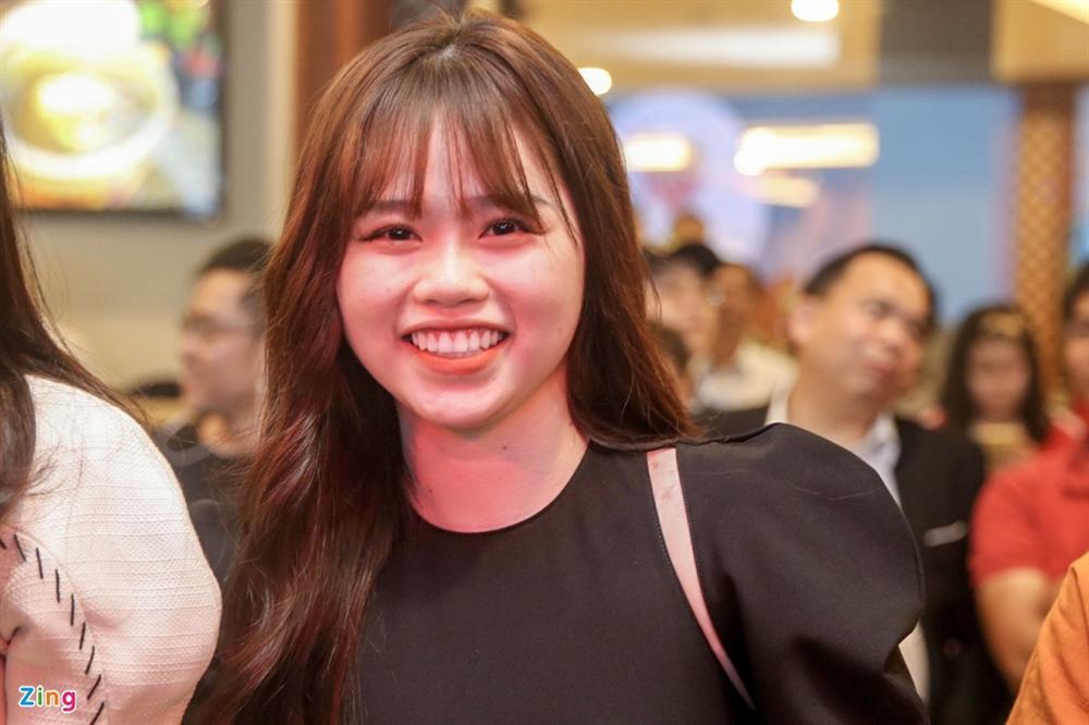 Huỳnh Anh rạng rỡ bên Quang Hải tại gala Quả bóng vàng 2019-2