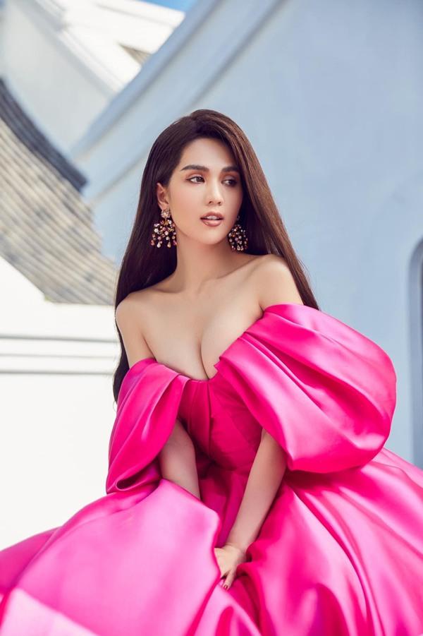 Ngọc Trinh, Bích Phương lộ vòng một teo tóp vì giảm cân quá đà-1