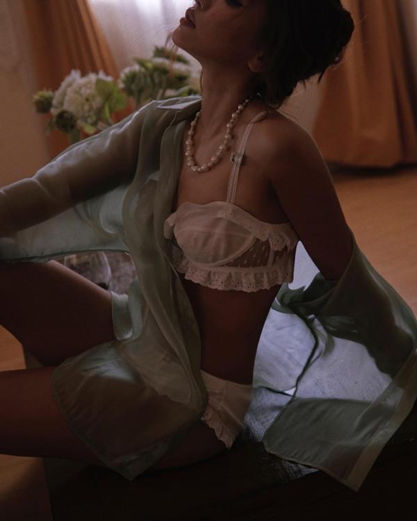 Ngọc Trinh, Bích Phương lộ vòng một teo tóp vì giảm cân quá đà-10