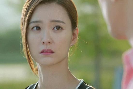 Mẹ chồng xỉa xói 'ăn bám chồng lại còn tiêu hoang', tôi khẽ cười rồi đáp 1 câu khiến bà há miệng mắc quai và im re