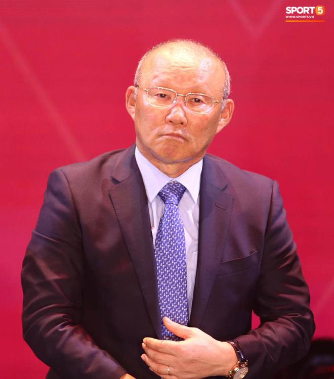 Phản ứng khó đỡ của Quang Hải khi HLV Park Hang Seo gợi ý nhường quả bóng vàng cho đồng đội-2