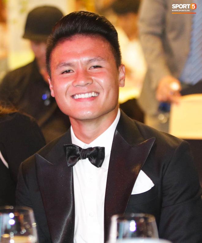 Phản ứng khó đỡ của Quang Hải khi HLV Park Hang Seo gợi ý nhường quả bóng vàng cho đồng đội-1