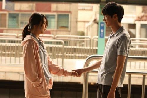 Mới qua đêm tân hôn, mẹ chồng đã ép tôi uống thuốc tránh thai và bí mật đáng sợ-1