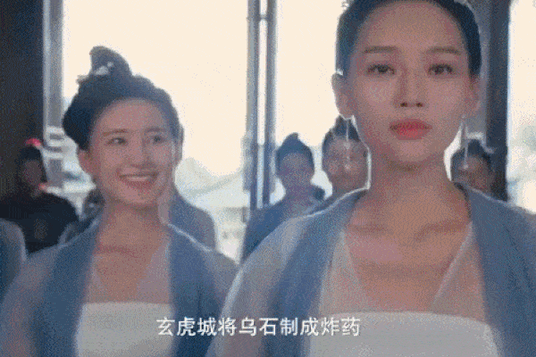 Người đẹp cổ trang bị chỉ trích vì ‘đếm số’ thay lời thoại