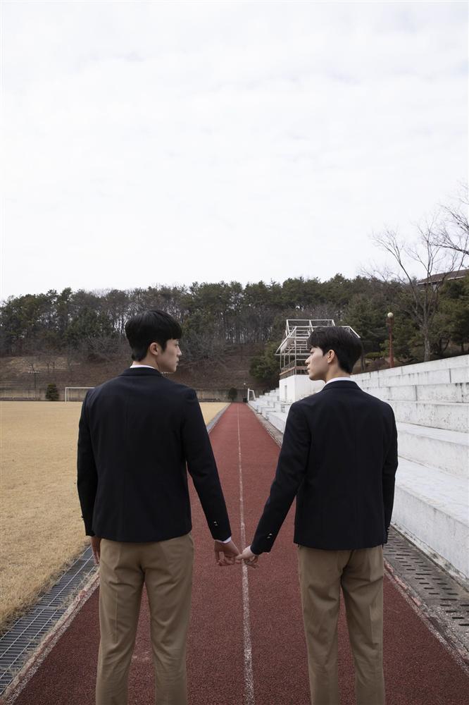 Phim đam mỹ Hàn Quốc đầu tiên tung loạt ảnh cực tình của 2 nam chính-4