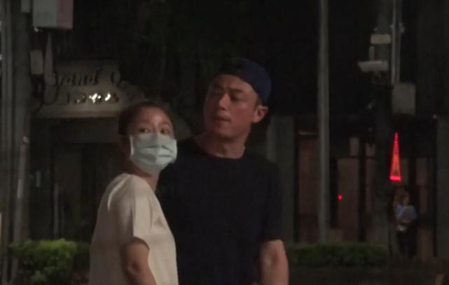 Lâm Tâm Như bị bắt gặp nắm tay Hoắc Kiến Hoa tình tứ trên phố-4