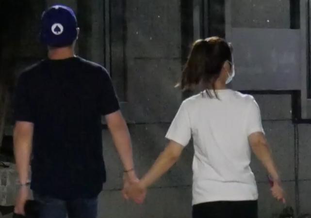 Lâm Tâm Như bị bắt gặp nắm tay Hoắc Kiến Hoa tình tứ trên phố-7