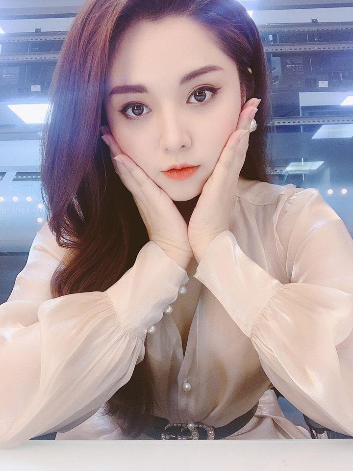 Loạt ảnh đời thường xinh đẹp của MC thể thao nổi tiếng vừa tiết lộ mắc bệnh ung thư máu-6