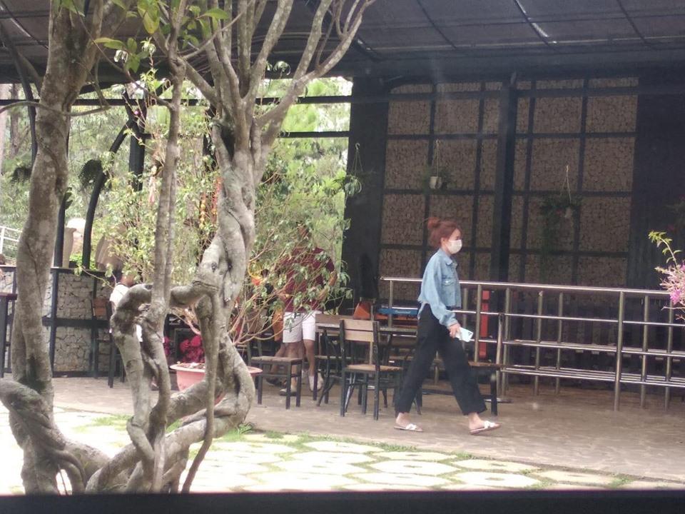 Lan Ngọc - Chi Dân lộ bằng chứng cùng đi du lịch Đà Lạt, ôm nhau tình tứ thế này mà không chịu công khai!-1