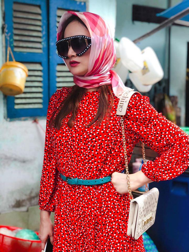 Lên đồ hóa gái quê như Son Ye Jin, Lan Phương nhận cái kết đắng vì ham phụ kiện quá đà-5