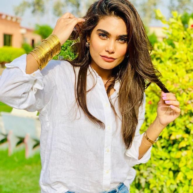 Tử nạn vì máy bay rơi, người mẫu Pakistan vẫn bị nói ăn mặc hở hang-1