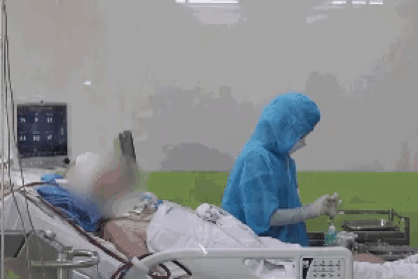 CLIP: Phi công người Anh mắc Covid-19 đã tỉnh trở lại-1