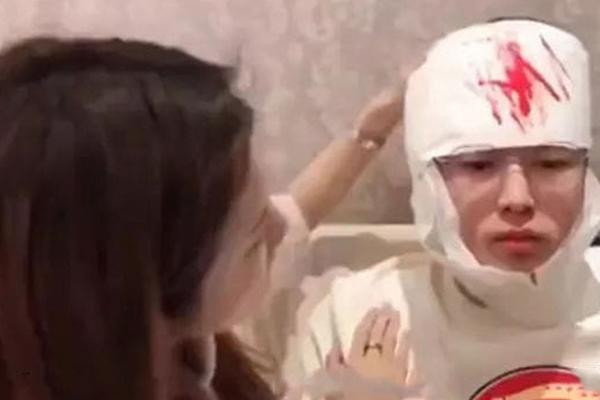 Nửa đêm hàng xóm đập cửa rầm rầm, vợ chồng tôi vội vã mở cửa thì lặng người khi thấy bộ dạng của cô ấy-2