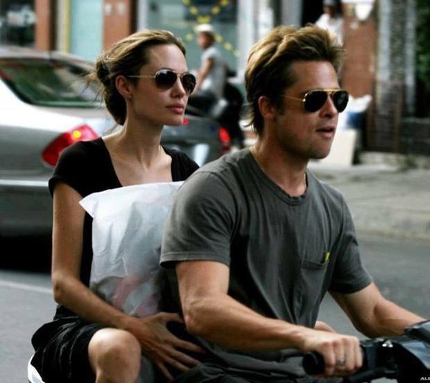 Ảnh Angelina Jolie - Brad Pitt đi xe máy ở TP.HCM 14 năm trước-2