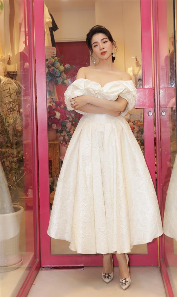 SAO MẶC ĐẸP: Kém cả chục cm, Lý Nhã Kỳ vẫn sang chảnh không hề lép vế Hoa hậu Khánh Vân-6