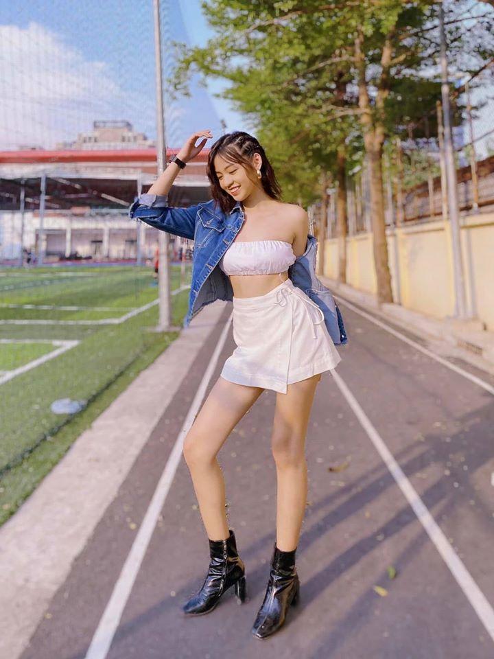 Khoe dáng đẹp eo thon, hotgirl trứng rán Thanh Tâm bị soi chỉnh ảnh làm chân dị dạng-4