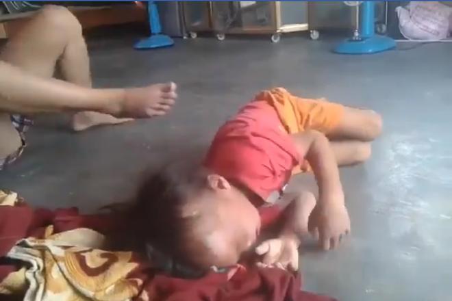 Người phụ nữ đánh đập, lôi xềnh xệch khiến bé trai gào khóc thảm thiết ở Bình Dương-3