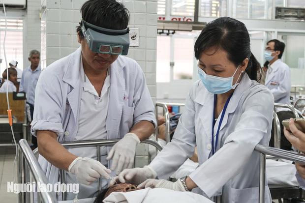 TP. HCM: Tạt axit kinh hoàng ở quận 3, 3 người bỏng nặng-1