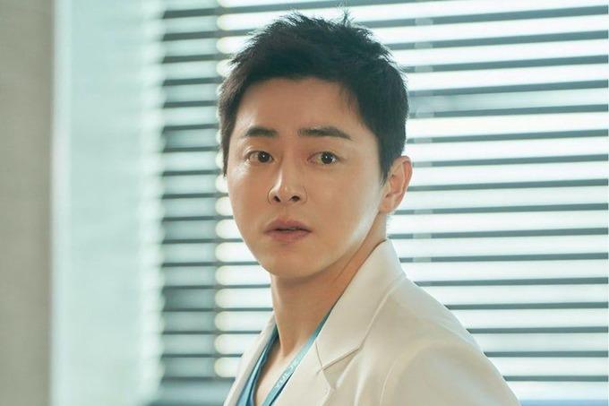 Jo Jung Suk có cát-xê trung bình 100 triệu Won mỗi tập phim. Nhưng khi đóng chính Hospital Playlist gần đây, anh chủ động giảm giá tiền.