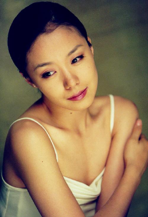 Ảnh hậu Cannes Jeon Do Yeon: Phía sau những cảnh nóng bạo liệt trên màn ảnh là cuộc hôn nhân viên mãn bên cạnh người đàn ông bình lặng và bao dung-1